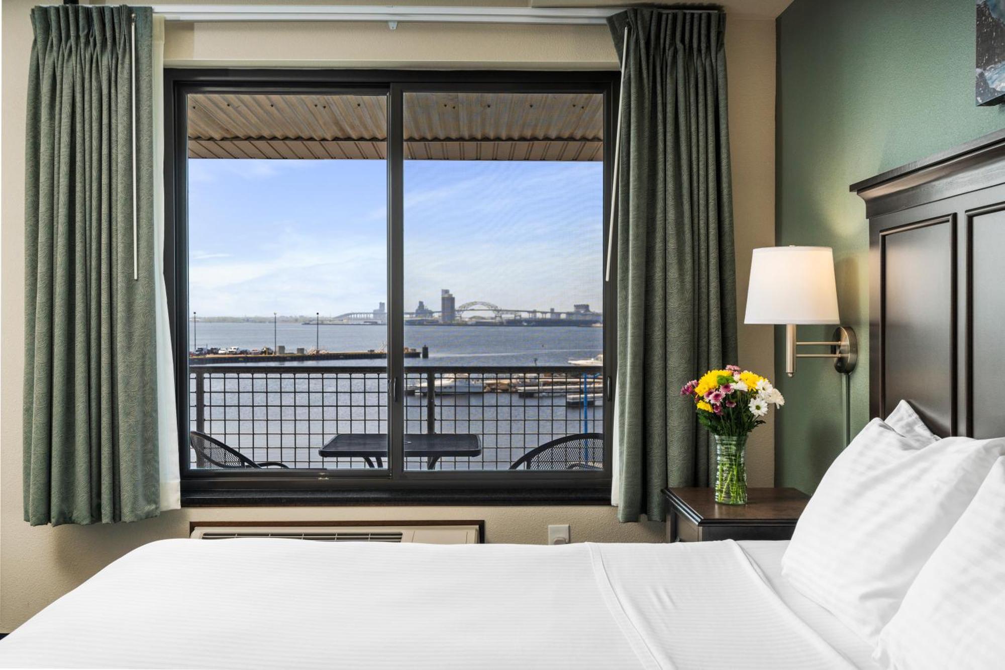 Park Point Marina Inn Дулут Экстерьер фото